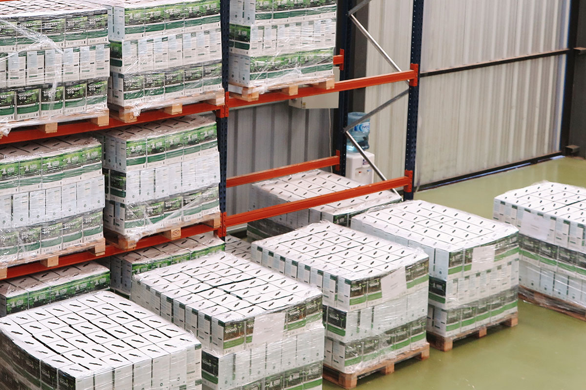 El Fertilizante Foliar Orgánico GTG de ecoAGRO Argentina tiene como materia prima principal subproductos de origen animal que son sometidos a un proceso de biotransformación e hidrólisis enzimático y proveen una gran cantidad de L-alfa aminoácidos libres de origen animal que son rápidamente asimilados por los cultivos.